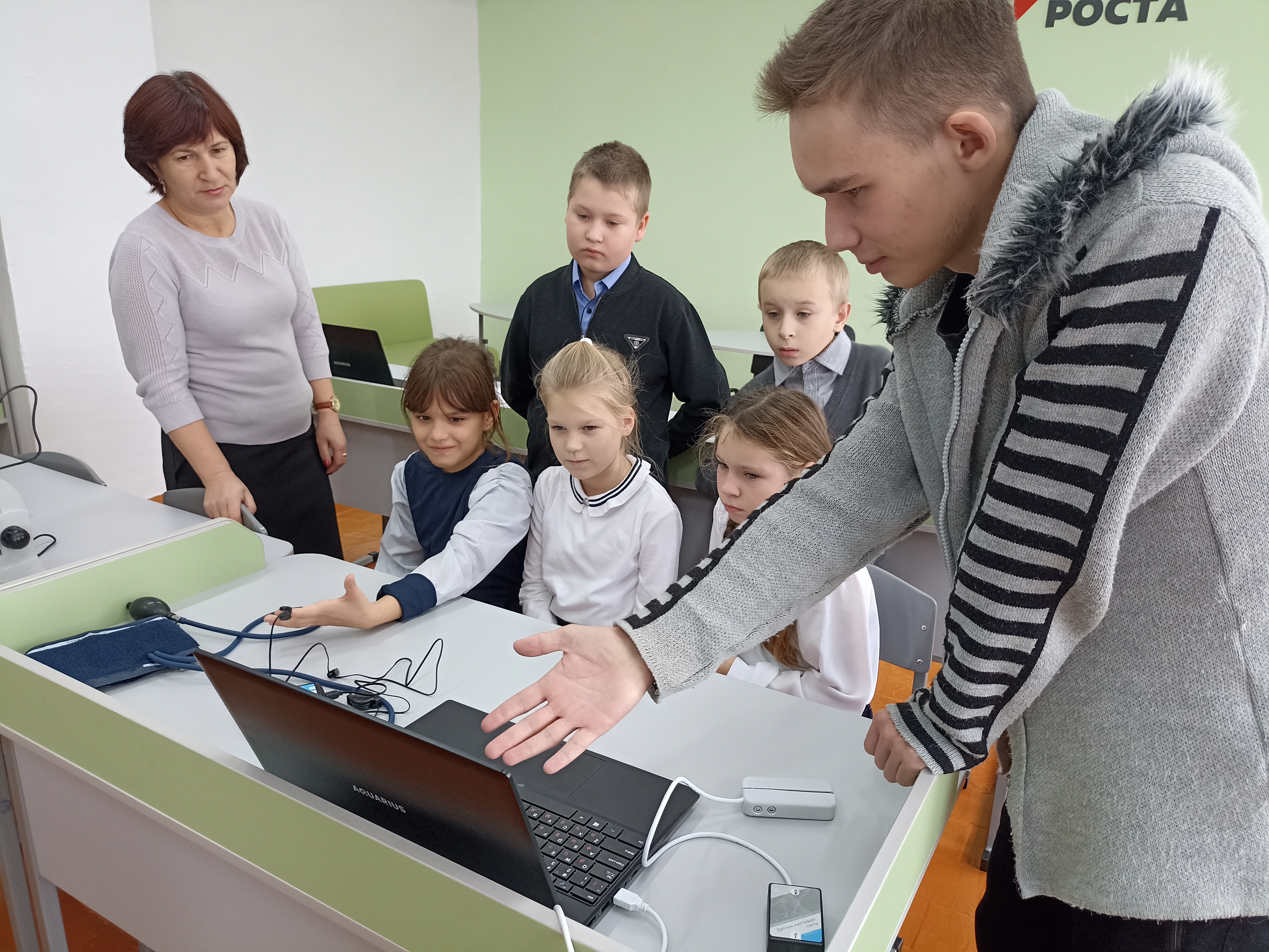 Экскурсия в химическую и биологическую лабораторию «Точка роста».