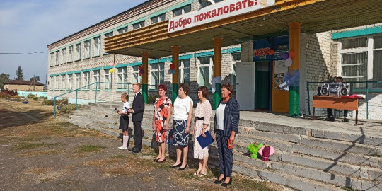Торжественная линейка посвящённая Дню Знаний Торжественная линейка посвящённая Дню Знаний.